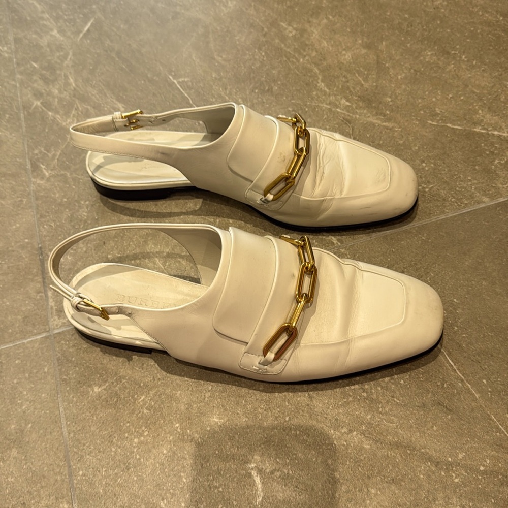 Burberry White with Gold Chain Loafers
Size 38 - Picture 3 of 5